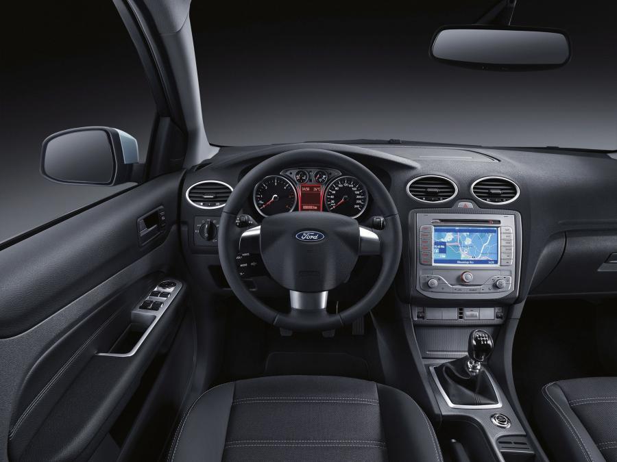  Ford Focus Saloon 2008 года  (фото 2 из 10)